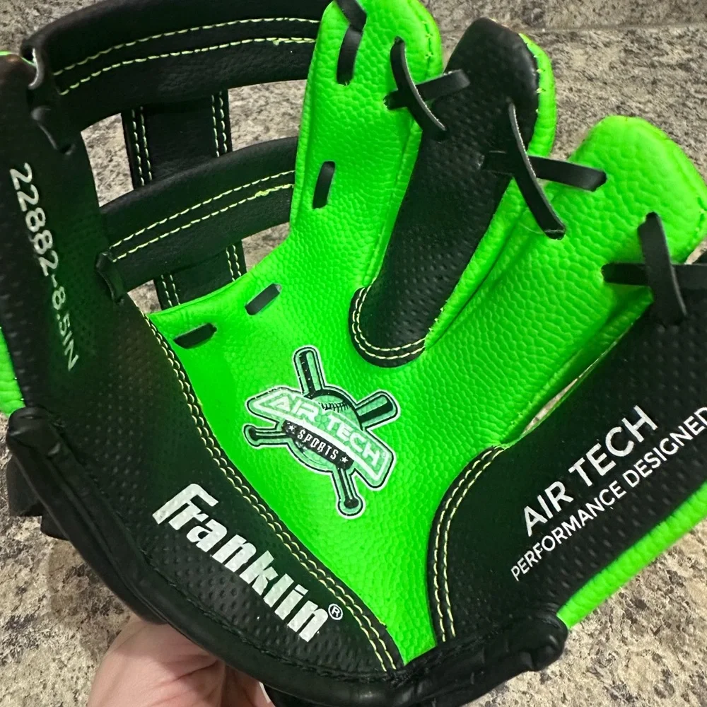 Teeball Left Hand Glove For Kids Green & Black Brand new Youth